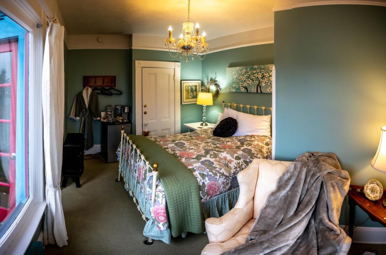 Clementine'S Guest House & Vacation Rentals Astoria Exteriör bild