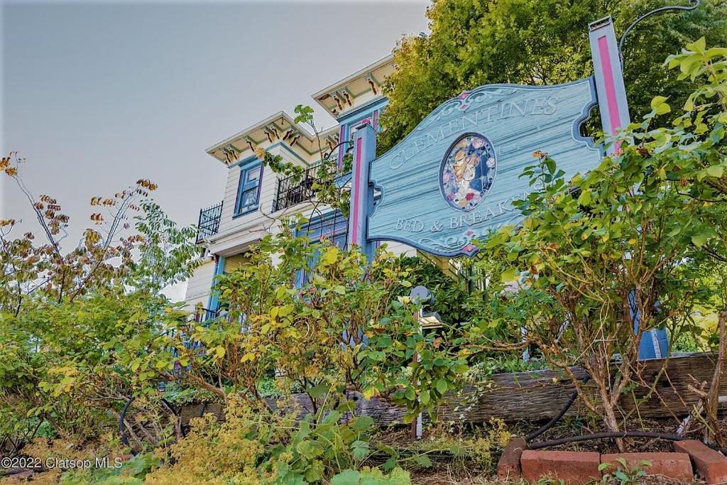 Clementine'S Guest House & Vacation Rentals Astoria Exteriör bild